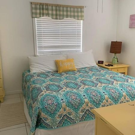 Lovely 1 Bedroom Unit Across From Lido Key Beach Sarasota Eksteriør billede